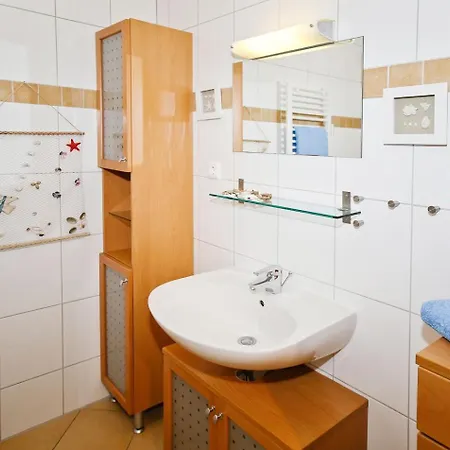 Apartment Alexandra - 13-05 Kuehlungsborn